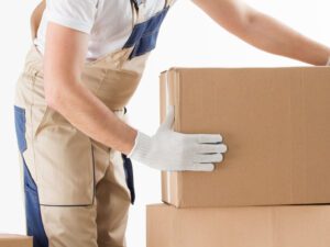 What are the benefits of using professional packers and movers in Dubai?