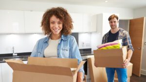 The Pros and Cons of Using Movers and Packers